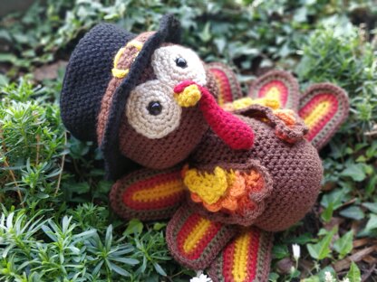 Thanksgiving Turkey with Pilgrim Hat Crochet Amigurumi