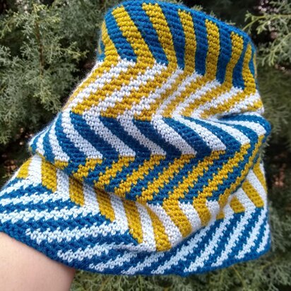 Arrow Striped Cowl