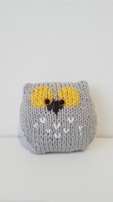 Stuffy Owl with yellow eyes