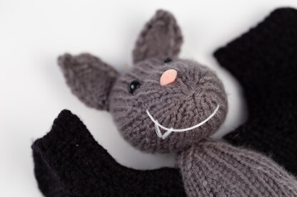 Bats and Pumpkins in Deramores Studio Anti-Pilling DK - Downloadable PDF