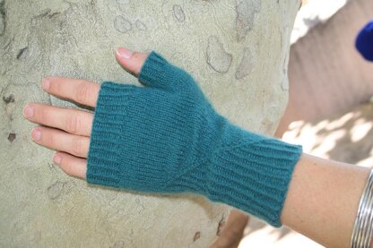 Featherweight Cashmere Fingerless Gloves