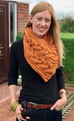 Eirene Neck Warmer / Triangular Cowl in Lion Brand Wool Ease Thick and Quick