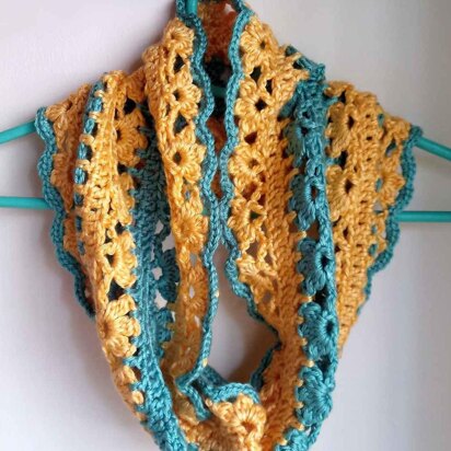 Blooming Hearts Cowl Crochet Pattern