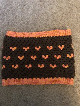 Mini hearts cowl