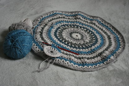 Crochet rounded-mandala shoulder bag