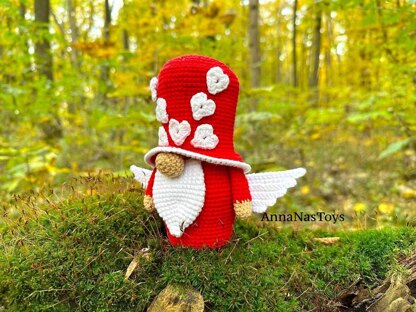 Gnome red Valentine with wings