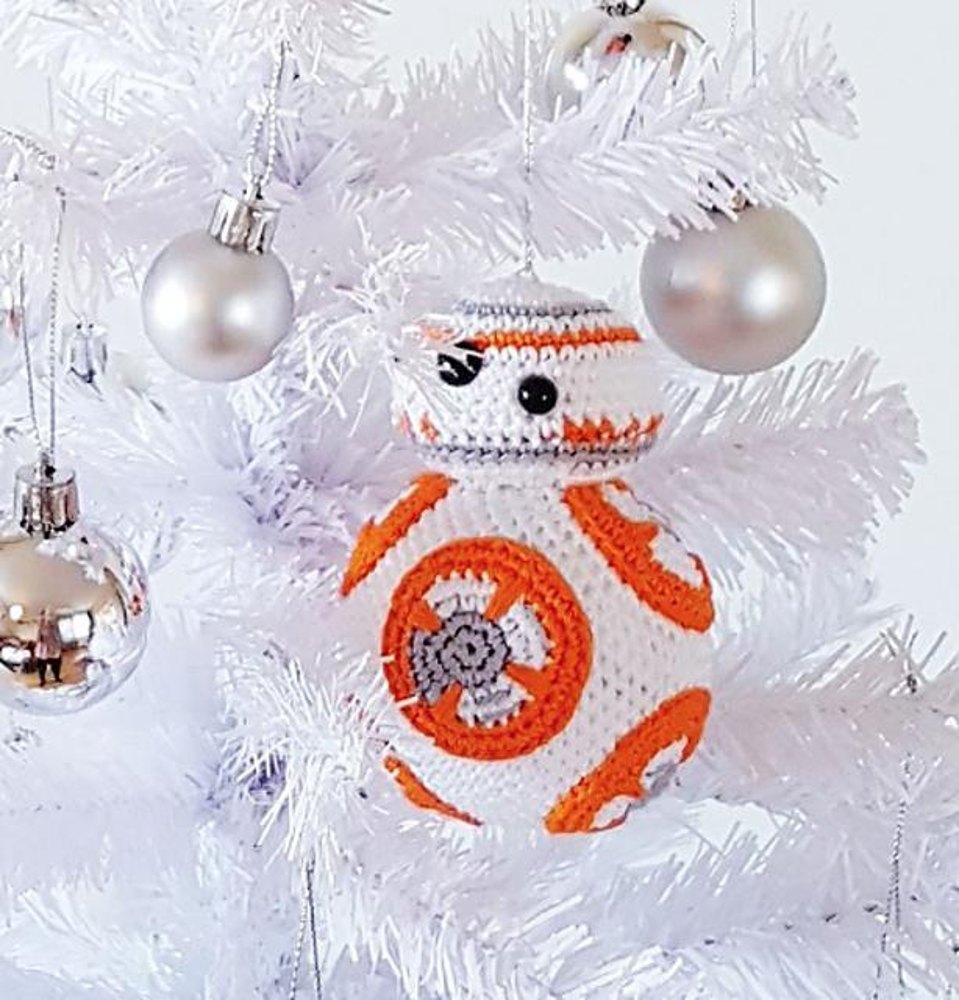 BB-8 Christmas Bauble Crochet pattern by Super Cute Design