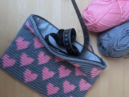 Hearts Zipper Tapestry Crochet Pouch/Accessory Bag