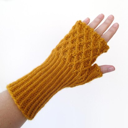 Trellis Fingerless Gloves - knitting pattern