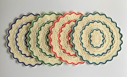 Oval placemat by HueLaVive