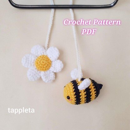 Bee and Daisy car mirror hanging crochet pattern, Crochet bee and flower charm, flowers car decoration, cute charm vacation car accessories