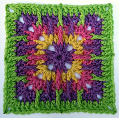 100 Bright and Colourful Granny Squares to Mix and Match