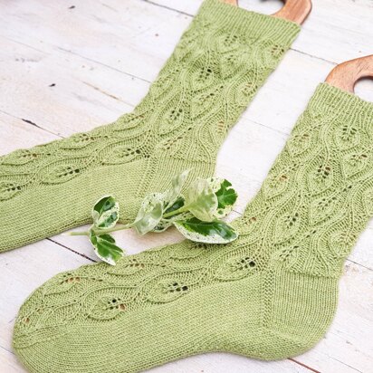 Leaf Twine Socks