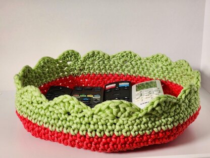 Scalloped Edge Basket