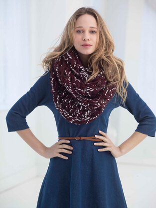 2 Color Arm Knit Cowl in Lion Brand Wool-Ease Thick & Quick - L40017