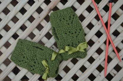 Chic Moss Lacy Wristwarmers