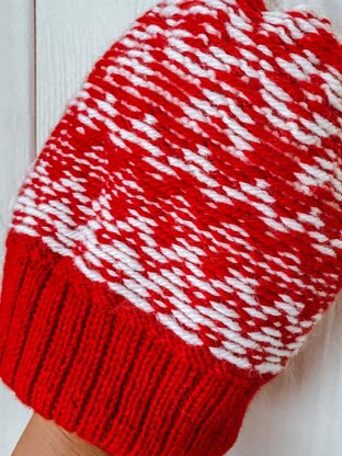 Scarlet Snowflake Hat