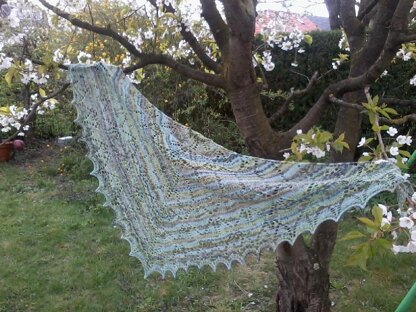 Sunshine and leaves shawlette