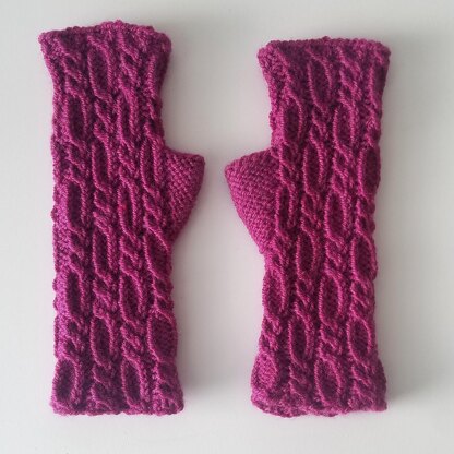 Figure Eights Fingerless Gloves