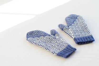 Waves Mittens