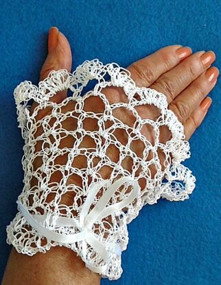 1037-White Wedding Lacy cuffs