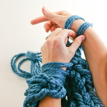Arm Knitting How To + Arm Knit Cowl
