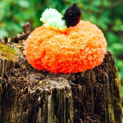 Fuzzy Pumpkin in Lion Brand Go For Faux - M21144 - Downloadable PDF