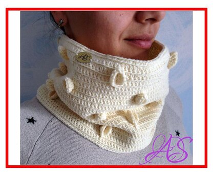 Delicate Half Moon Cowl Crochet Pattern