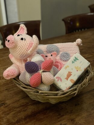 babydeken biggetje/baby cuddle and toy blanket piggy
