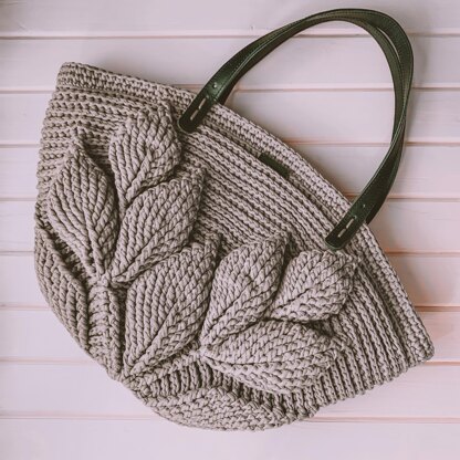 Bag with leaves