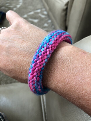 Easy knitted bangle
