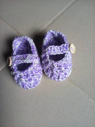 Baby girl shoes worked flat