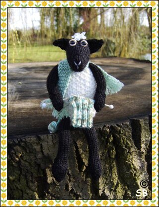 Beanie bum knitting sheep