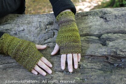 Dark Forest mittens