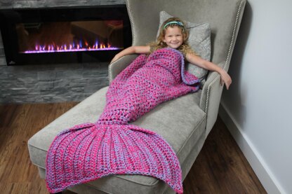 Blanket with discount mermaids on it