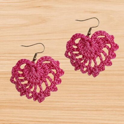 Crochet heart earrings pattern