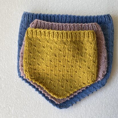 Baby triangle Bib, merino scarf