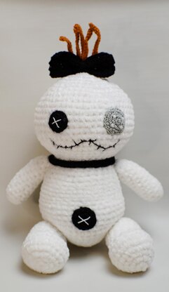 White Scrump velvet amigurumi crochet doll pattern
