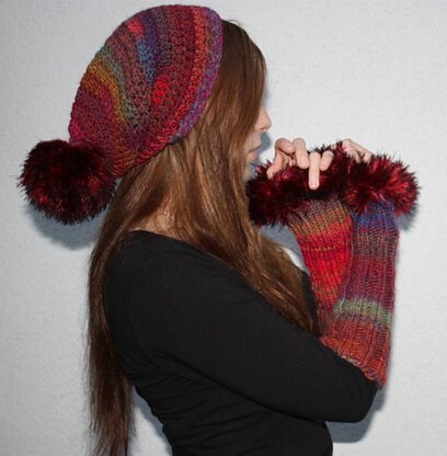 Pompom-Beanie and Fingerless Gloves