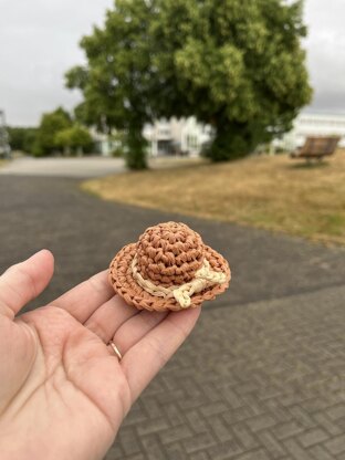 Mini Straw Hat keychain Crochet pattern