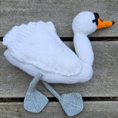 Knitted Mute Swan