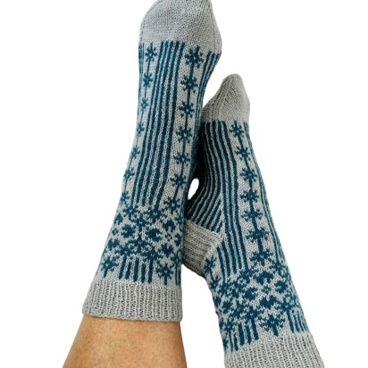 Frivolous Flower Socks - knitting pattern