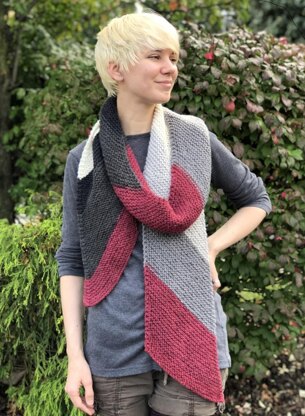 Plymouth Yarn F832 Diagonal Scarf (Free)