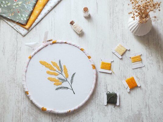 Stitching Mimosa: Perfect your French knots!