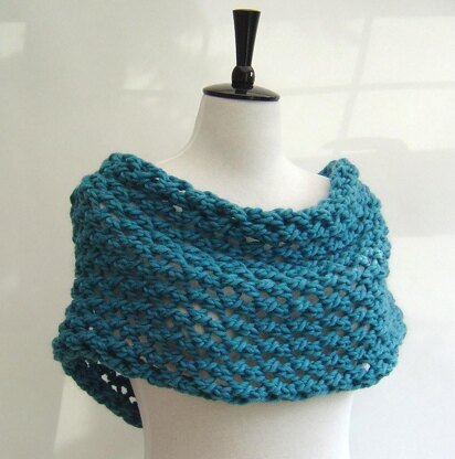 Chunky Cowl with open lattice pattern