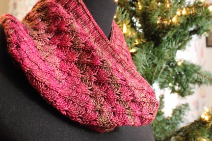 Sugar Plum Cowl