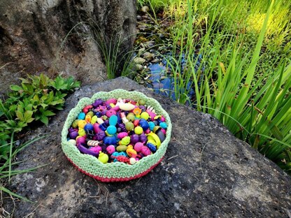 Scalloped Edge Basket