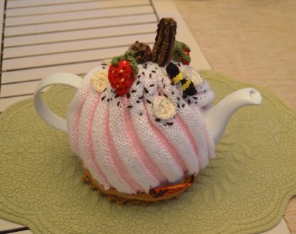 Strawberry Ice Cream Swirl Tea Cosy