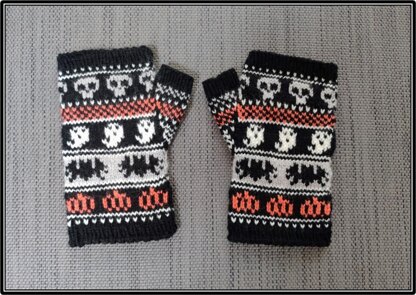 Spooky Halloween Mitts with pumpkins, bats, ghosts and skulls