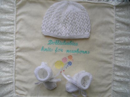 40. Unisex Lacy Hat & Bootee Set Preemie-3 Months